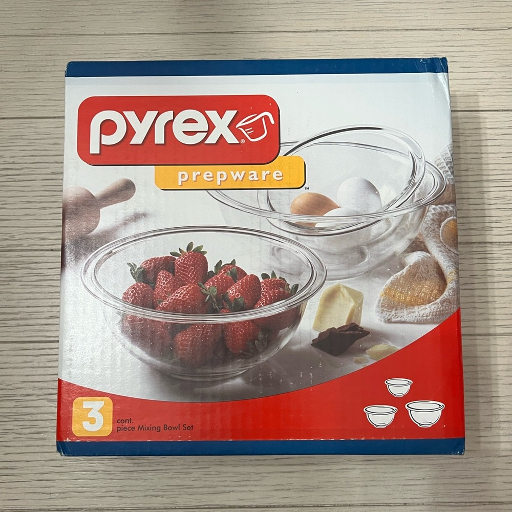 NWT NIB BRAND NEW PYREX 3 PIECE GLASS MIXING BOWL SET